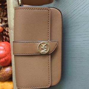 Michael Kors !!!!Greenwich Extra-Small Saffiano Leather Sling Crossbody Bag